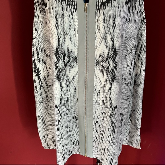 Neiman Marcus Snakeskin Print Top - Picture 6 of 12